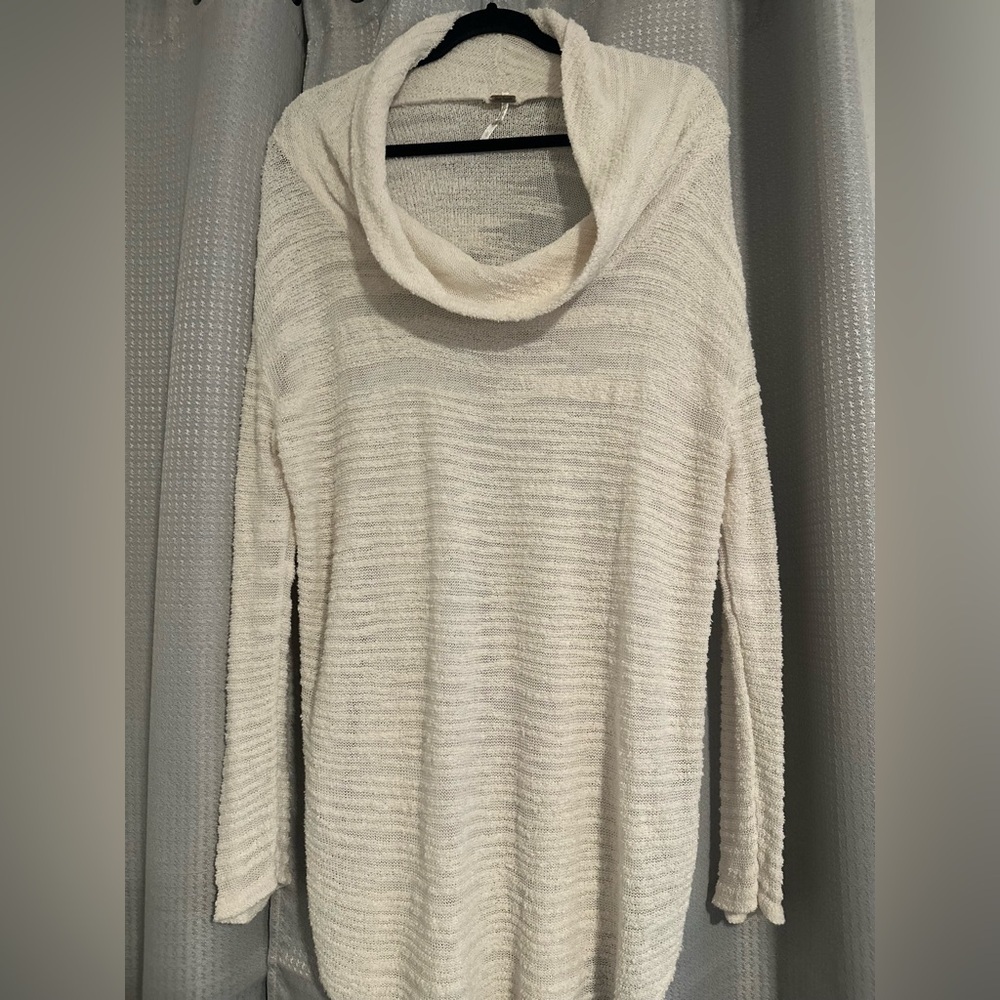 Women’s Free People Ivory Cream Cowl Neck Textured Sweater. Size‎ Large